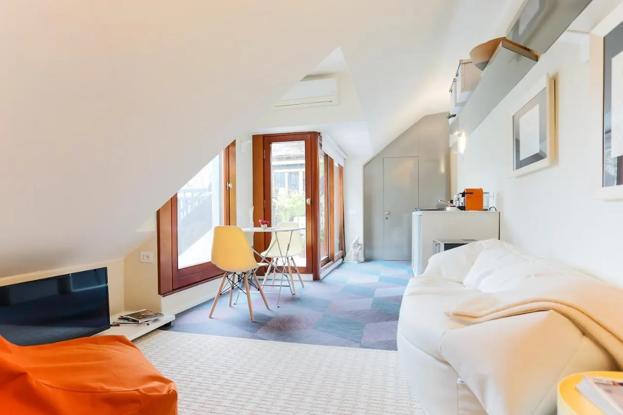 Apartment Deep Travel Home Milan Italy